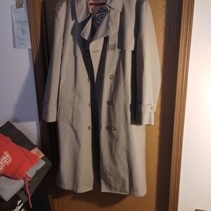 Elegant Mens Kahki Trench Coat for Sz 46 Regular; Detach Zip Lining.